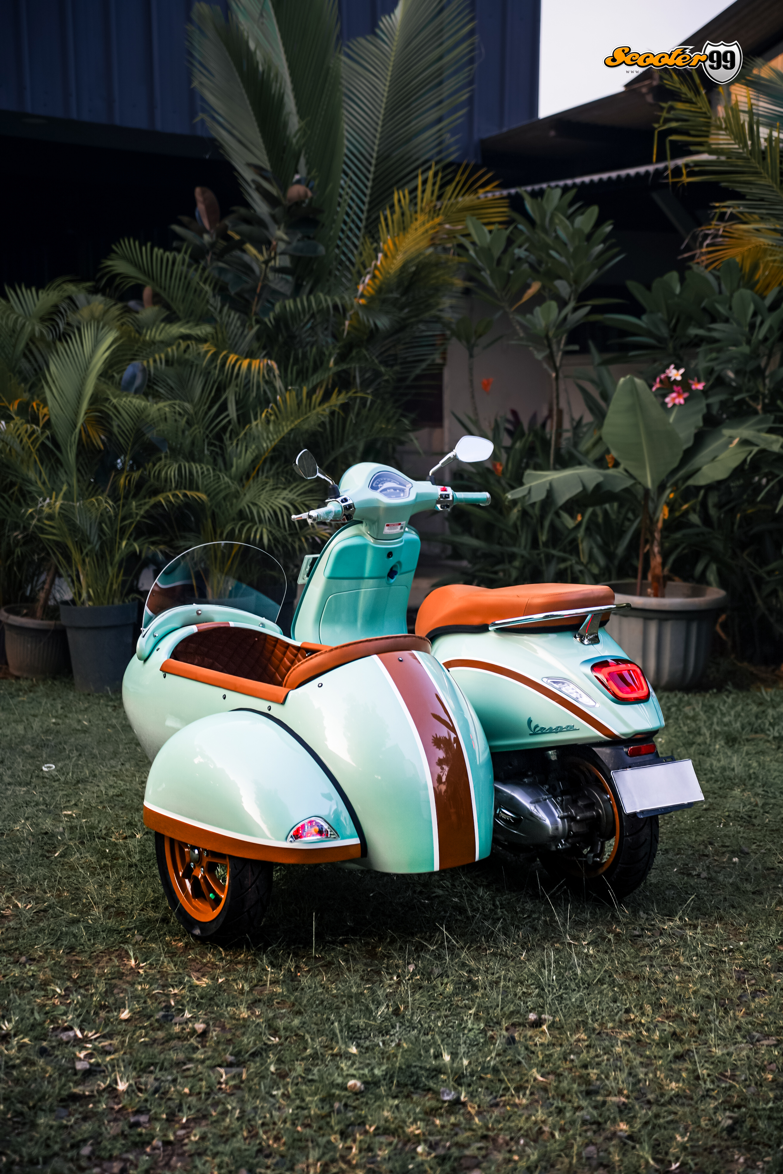 Vespa GTS sidecar cabin with quilted leather seat